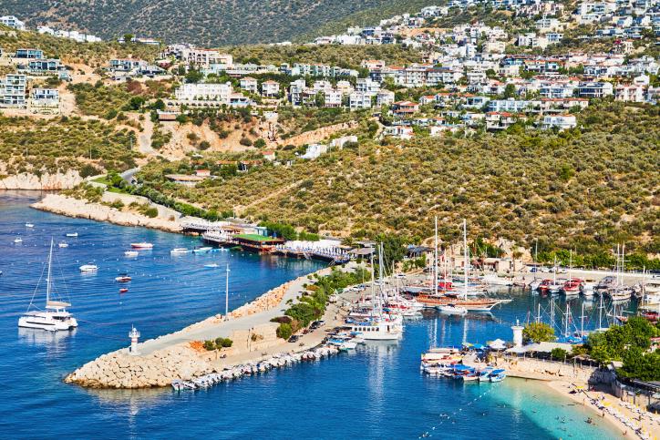 Turkuaz Koylar ve Huzur: Kalkan’da Gezilecek Yerler